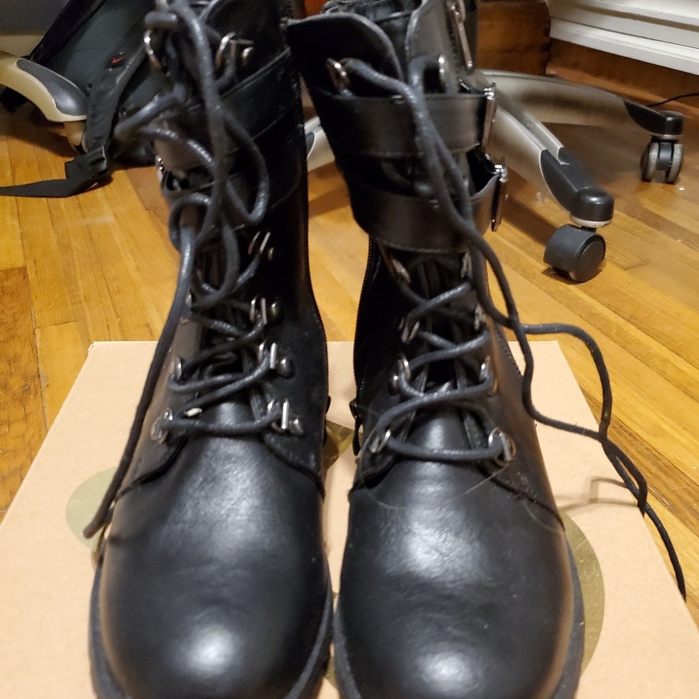 Combat boots